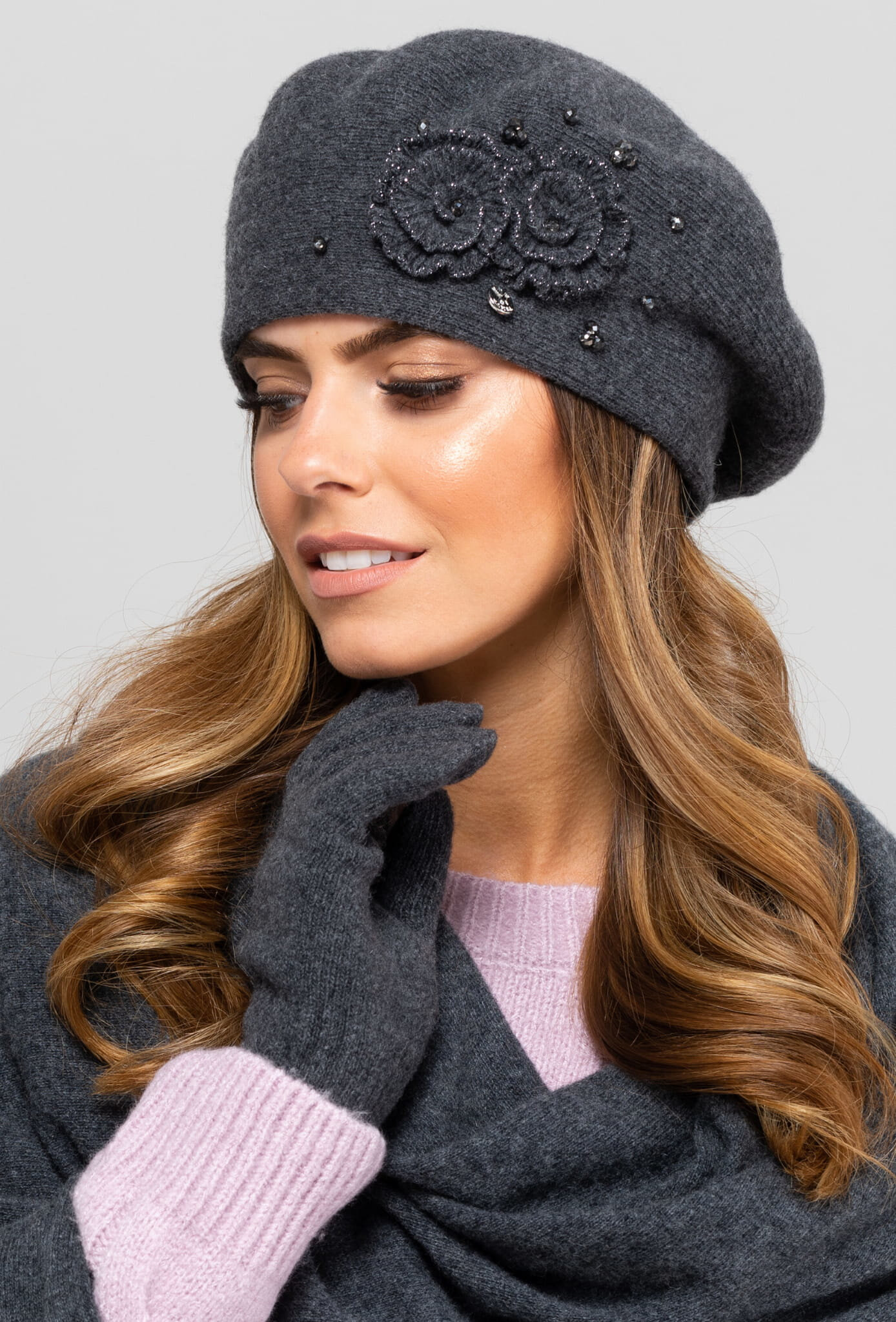 Стилна барета KAMEA в тъмносиво - модел BARCELONA