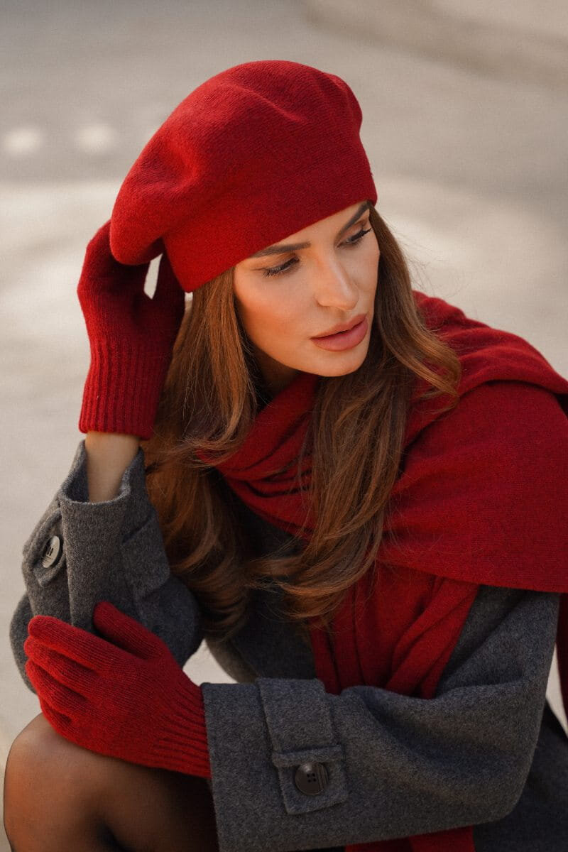 Зимна вълнена барета KAMEA в цвят вино- модел KIANG