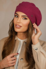 Зимна вълнена барета KAMEA в цвят фуксия - модел KIANG