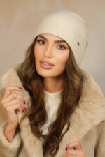 Дамска вълнена зимна шапка KAMEA с ефектен дизайн и цепка отзад - модел IRIS в бежово