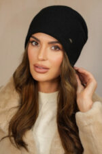 Дамска вълнена зимна шапка KAMEA с ефектен дизайн и цепка отзад - модел IRIS в черно
