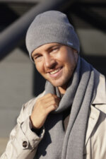 Елегантен мъжки комплект KAMEA от 100% мериносова екстра фина вълна - шапка и шал LUCAS в цвят светлосиво