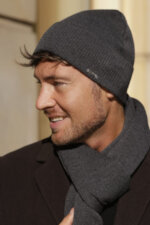 Елегантен мъжки комплект KAMEA от 100% мериносова екстра фина вълна - шапка и шал LUCAS в цвят графит