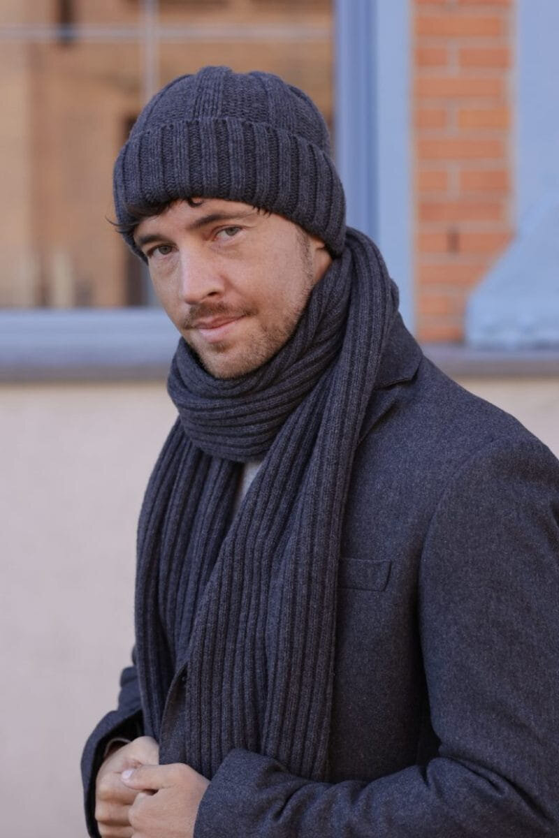 Вълнен мъжки комплект от шапка и шал КАМЕА в тъмносиво - модел BEN