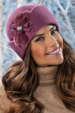 Елегантна дамска шапка WILLI от 100% мека вълна с луксозна апликация – модел AMALFIS в лилаво