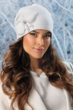 Луксозна дамска шапка WILLI с елегантна апликация с косъм от норка – модел AMELFI в бяло