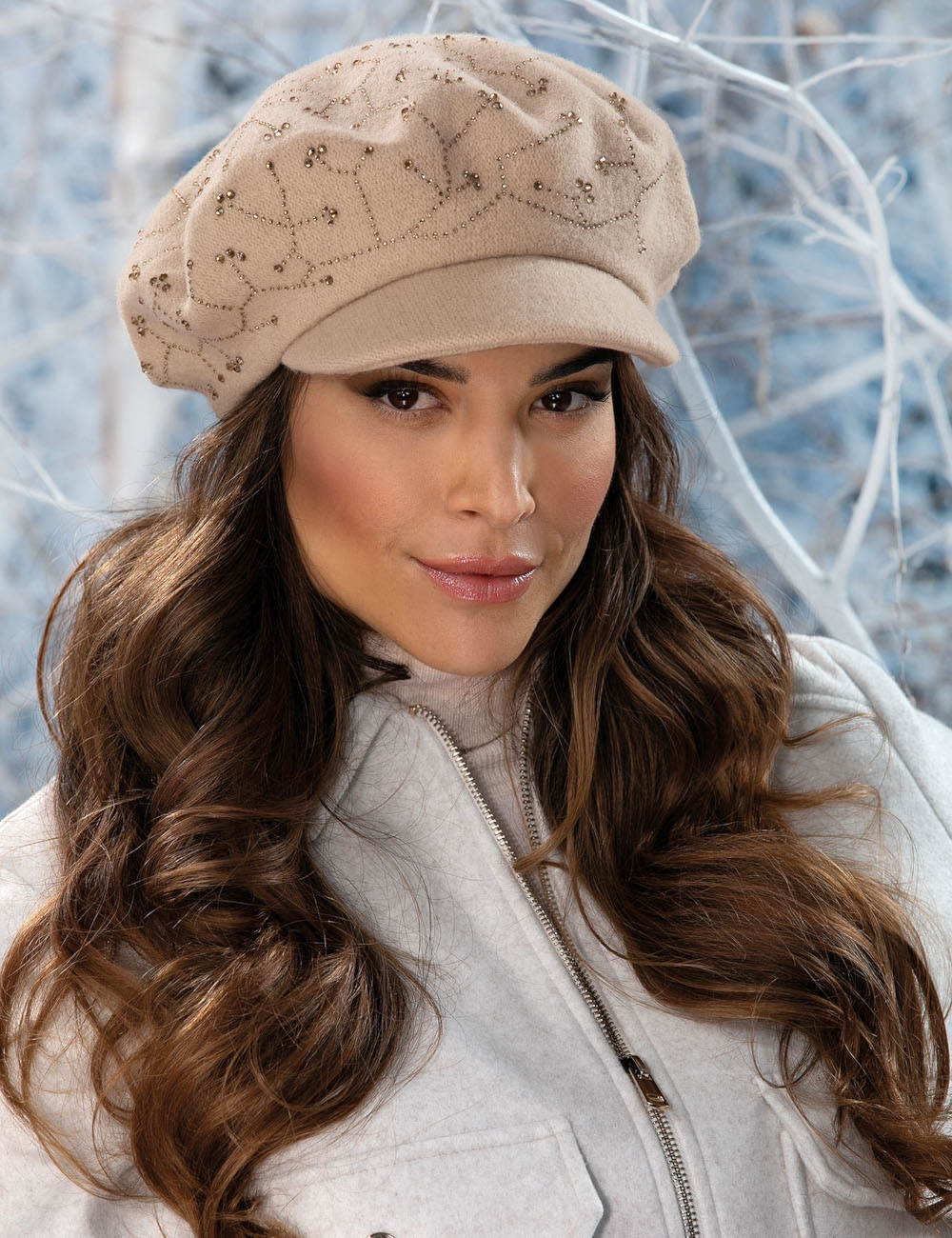 Стилен дамски каскет WILLI от 100% сертифицирана вълна и декоративни кристали – модел ASIDAS в бежово