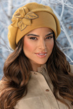 Стилна вълнена барета WILLI с красива флорална апликация – модел AVRELA в цвят горчица