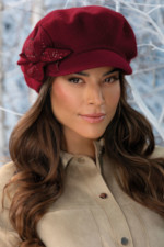 Луксозен вълнен каскет WILLI с впечатляваща ръчно изработена флорална апликация – модел AVRELAS бордо