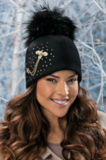 Луксозна дамска шапка WILLI с естествен помпон от миеща мечка – модел BEZALA