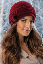 Луксозна вълнена шапка WILLI от 100% сертифицирана вълна с елегантна апликация – модел BILENA в цвят бордо