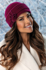 Луксозна вълнена шапка WILLI от 100% сертифицирана вълна с елегантна апликация – модел BILENA в цвят фуксия