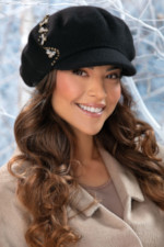 Луксозен дамски каскет WILLI с ефектни декоративни насекоми и кристали – модел CYPRASA в черно