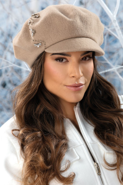 Луксозен дамски каскет WILLI с ефектни декоративни насекоми и кристали – модел CYPRASA в бежово