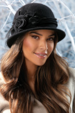 Изискана вълнена шапка WILLI с малка периферия – модел FABIENNE в черно