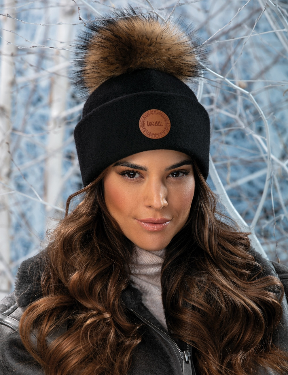 Стилна вълнена шапка WILLI с елегантен дизайн – модел FLORIA в черно