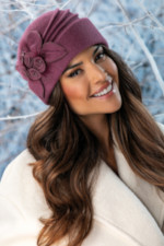 Красива зимна дамска шапка Willi от 100% сертифицирана мека вълна с флорална апликация - модел ZAZU в лилаво